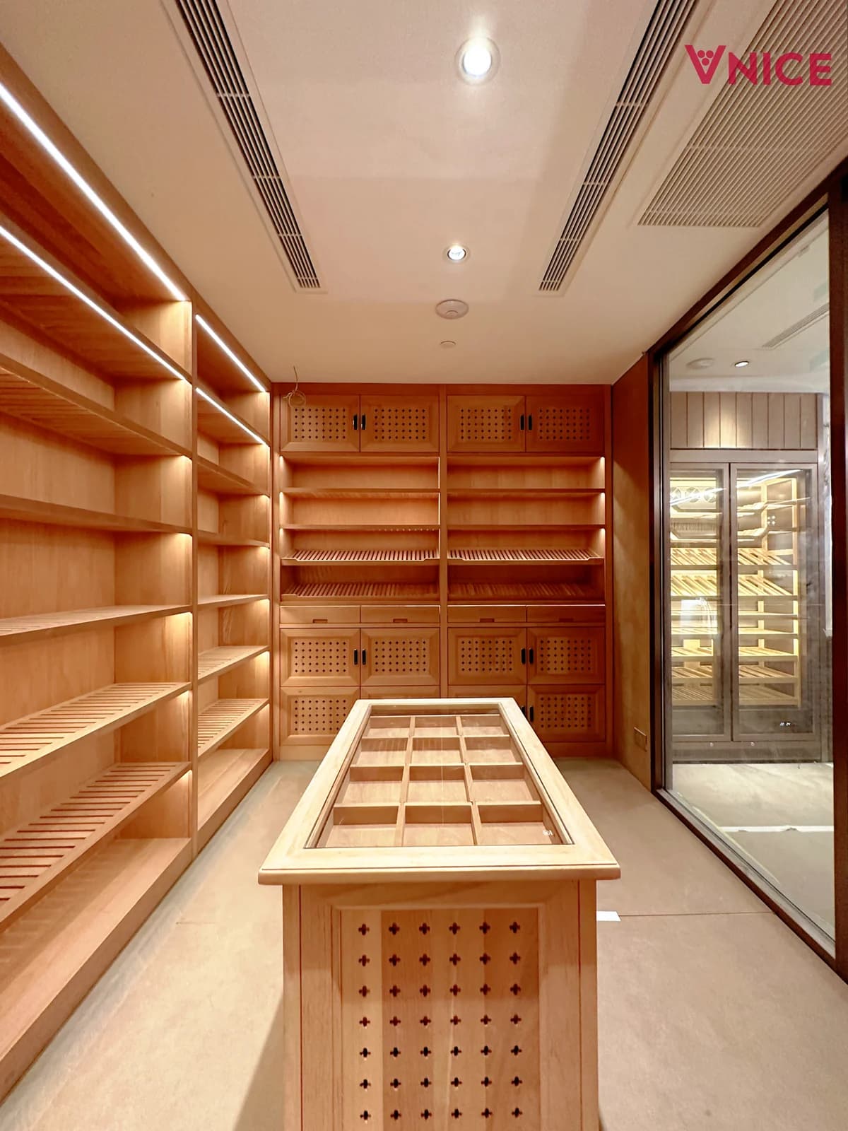 Commercial Cigar Lounge - Image 2
